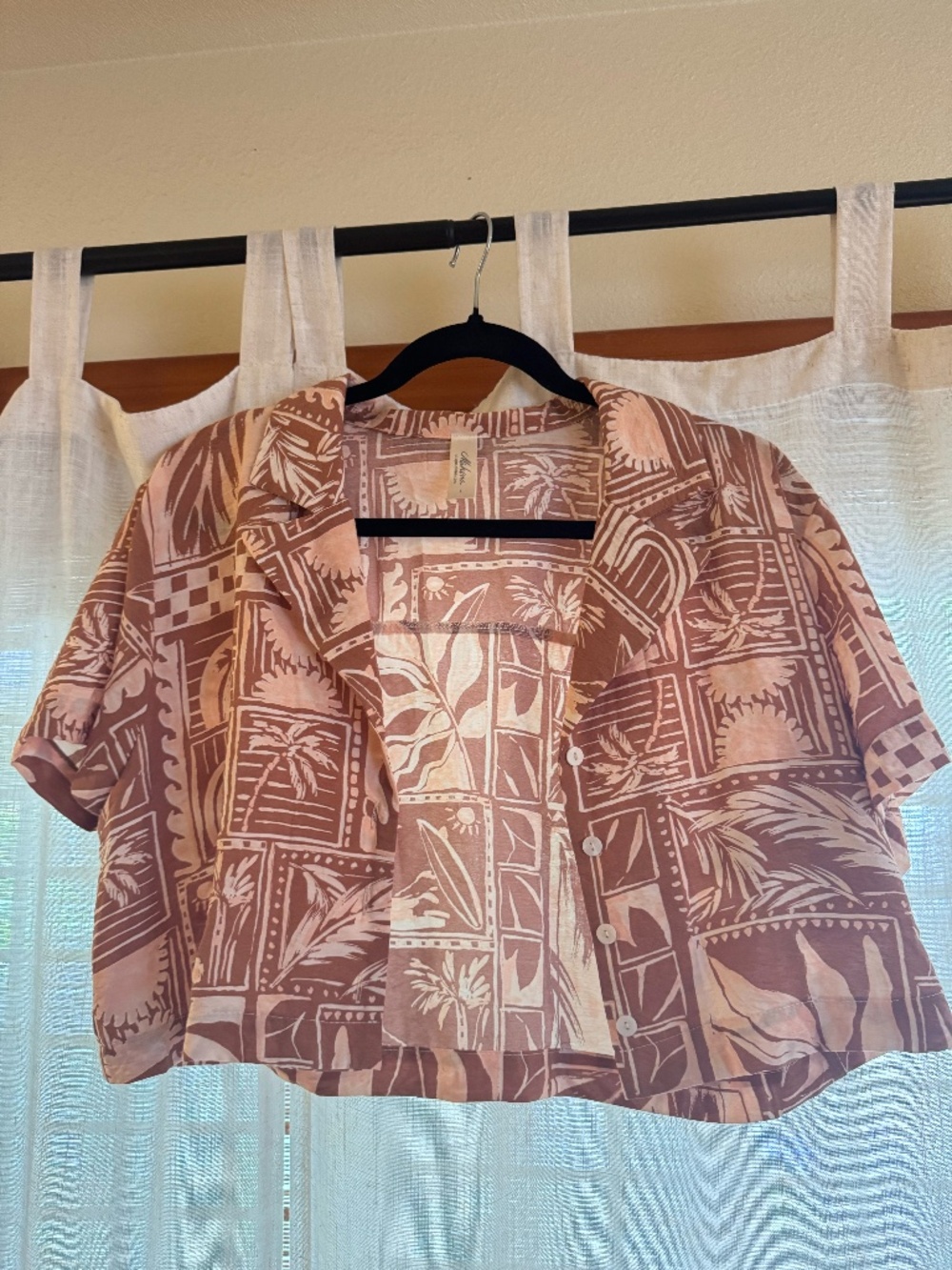 Mahina Hawaiian Tropical Crop button down shirt